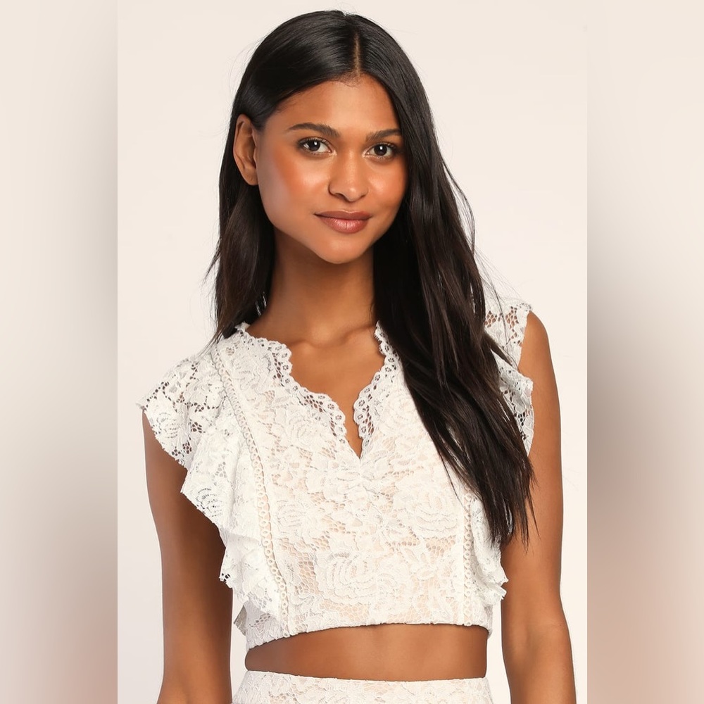 NWT Lulu’s White Lace Top